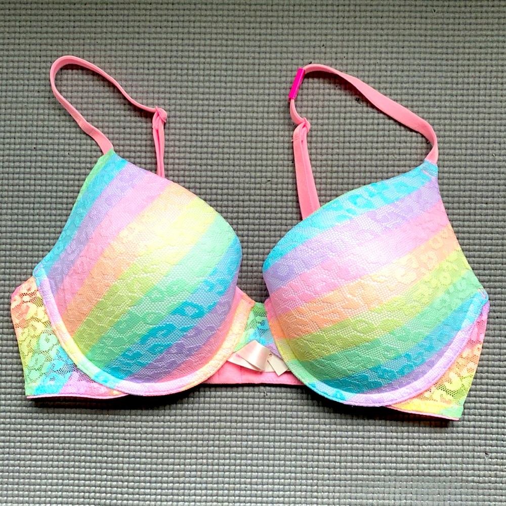 Victoria’s Secret PINK bra